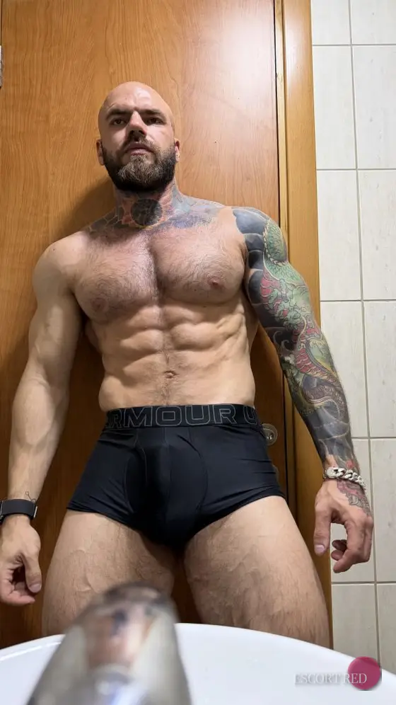 Valdemar, British male escort in Hong Kong — photo 3