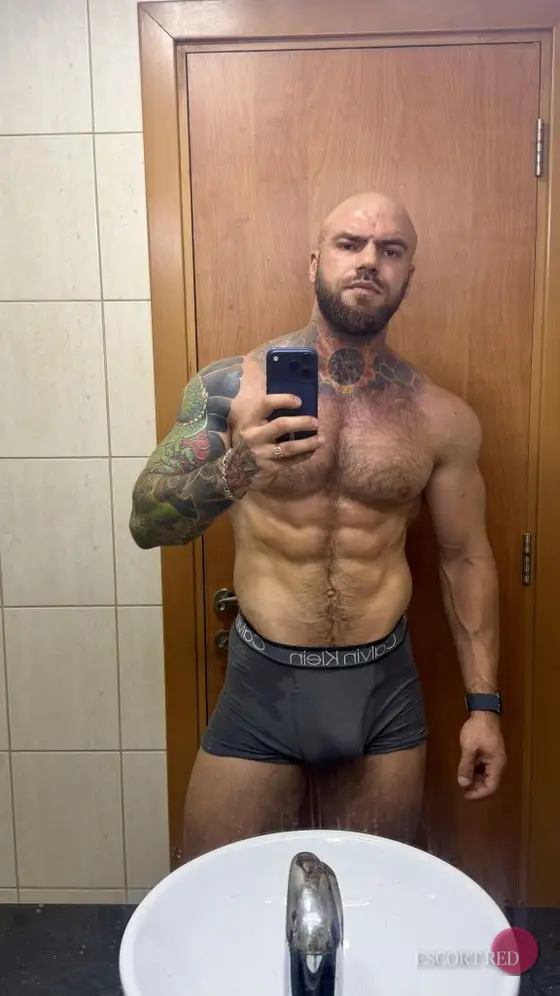 Valdemar, British male escort in Hong Kong — photo 4