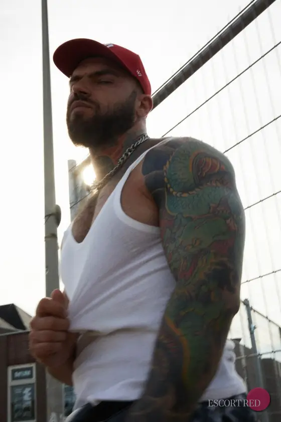 Valdemar, British male escort in Hong Kong — photo 6
