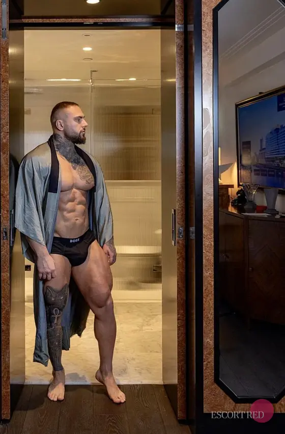 Vaughn, Brazilian male escort in Tokyo