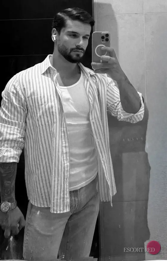 Vendome, British male escort in Hong Kong — photo 6