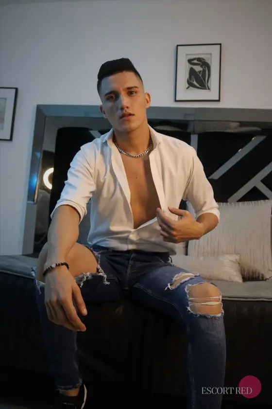 Vicente, Brazilian male escort in Macau