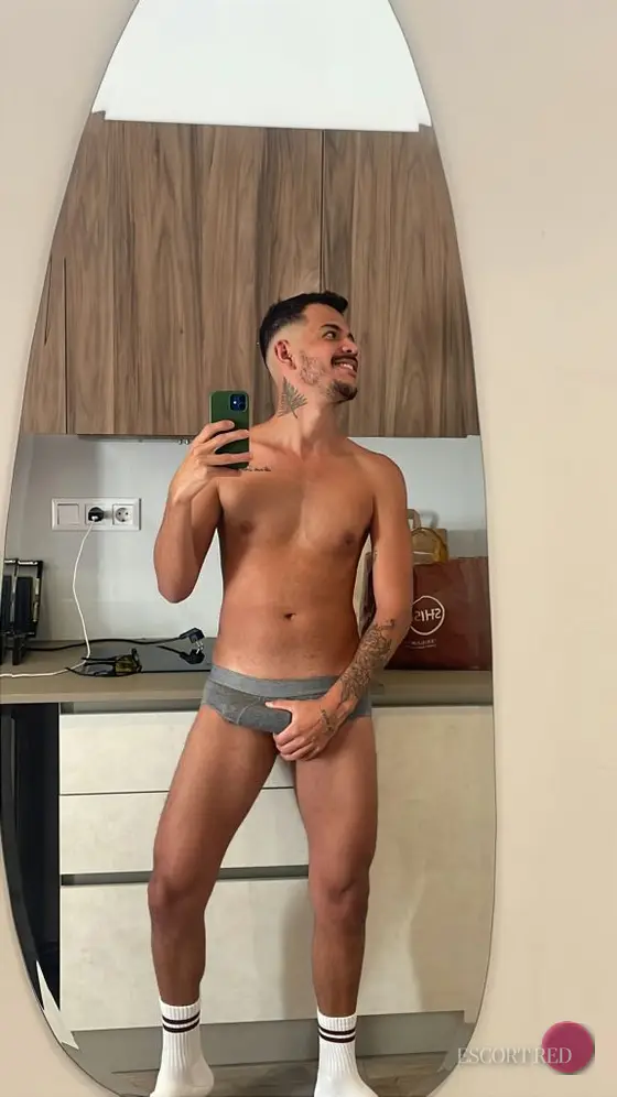 Victor, Brazilian male escort in Tokyo — photo 3