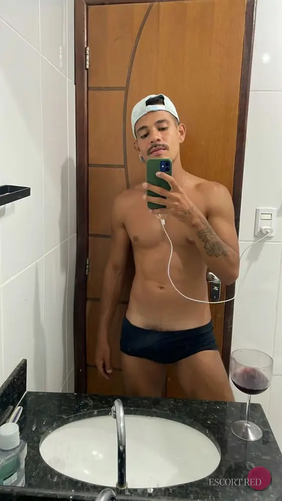 Victor, Brazilian male escort in Tokyo — photo 5