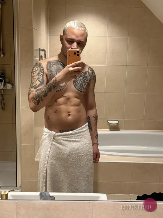 Vini, Brazilian male escort in Bangkok — photo 3