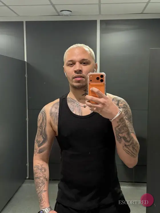 Vini, Brazilian male escort in Bangkok — photo 5