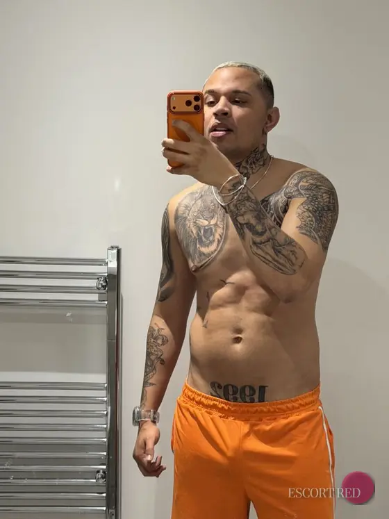 Vini, Brazilian male escort in Bangkok — photo 6