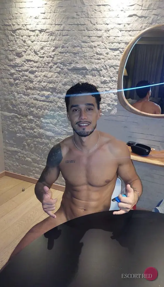 Vinicius, Brazilian male escort in Tokyo