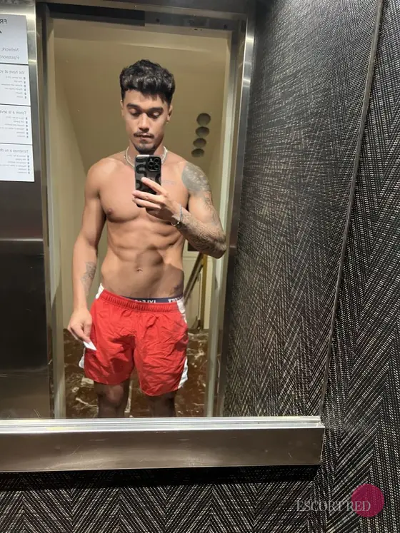 Vinicius, Brazilian male escort in Tokyo — photo 5