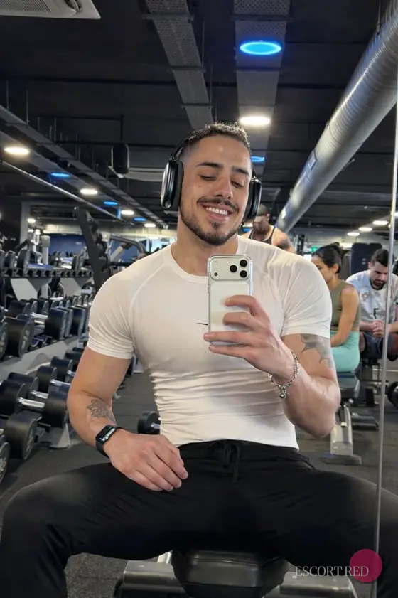 Vitor, Brazilian male escort in Tokyo — photo 4