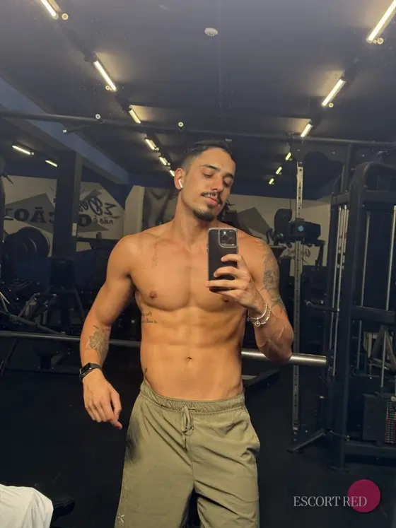 Vitor, Brazilian male escort in Tokyo — photo 5