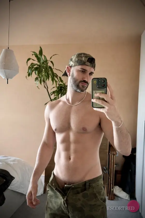 Vizallati, British male escort in Hong Kong