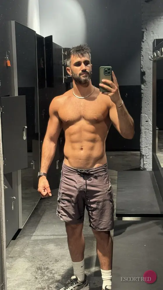 Vizallati, British male escort in Hong Kong — photo 4
