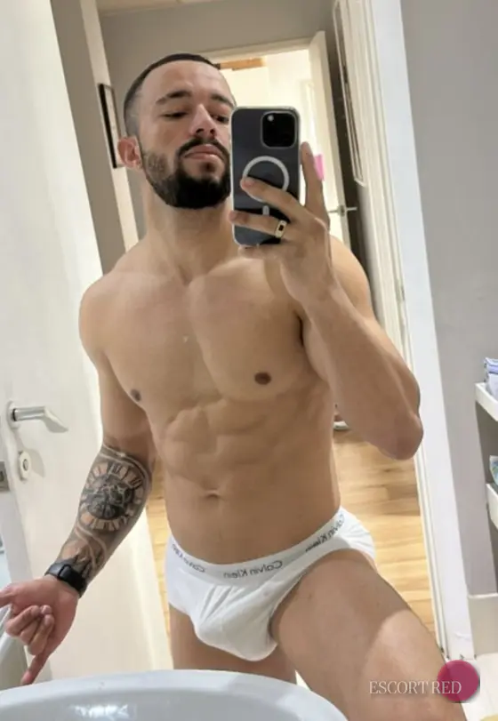 Wallace, Brazilian male escort in Tokyo