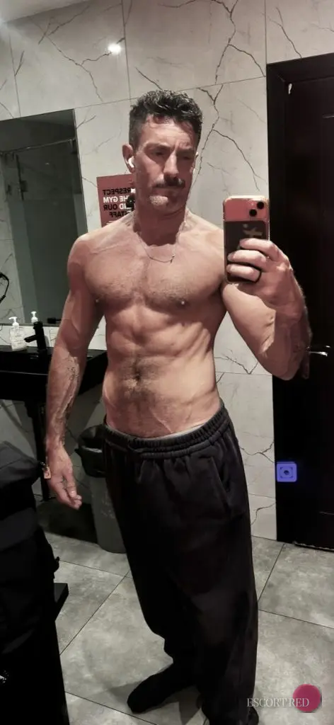 William, British male escort in Tokyo