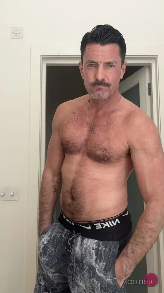 William, British male escort in Tokyo — photo 3