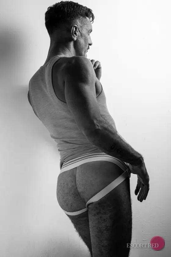 William, British male escort in Tokyo — photo 4