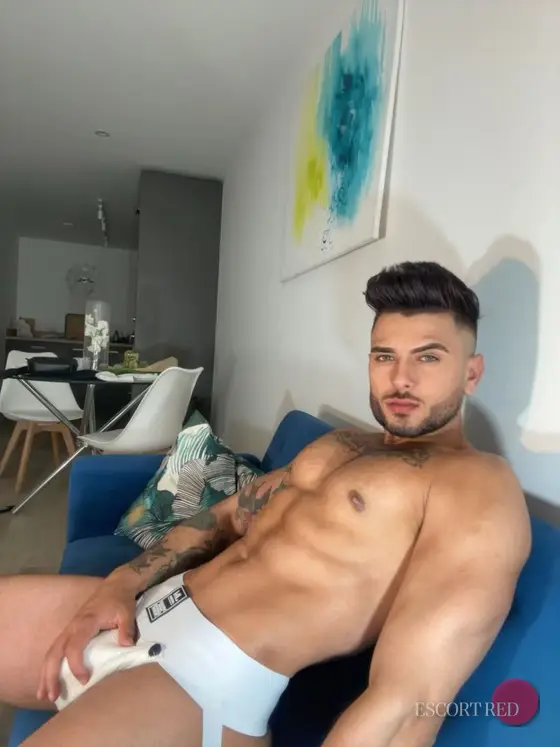 Yan, Brazilian male escort in Macau