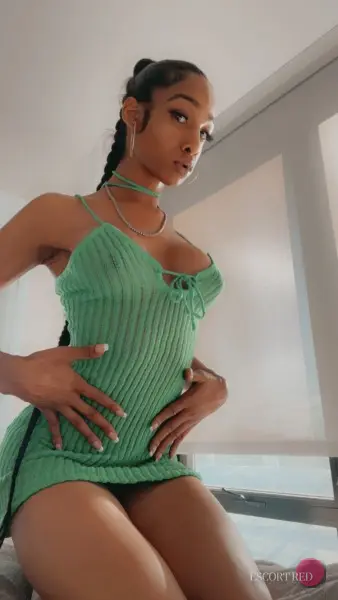 Yari, Brazilian trans escort in Bangkok — photo 4