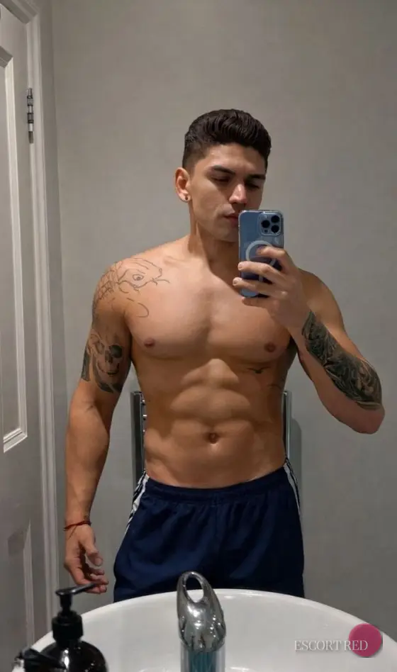 Zac, Brazilian male escort in Tokyo — photo 3